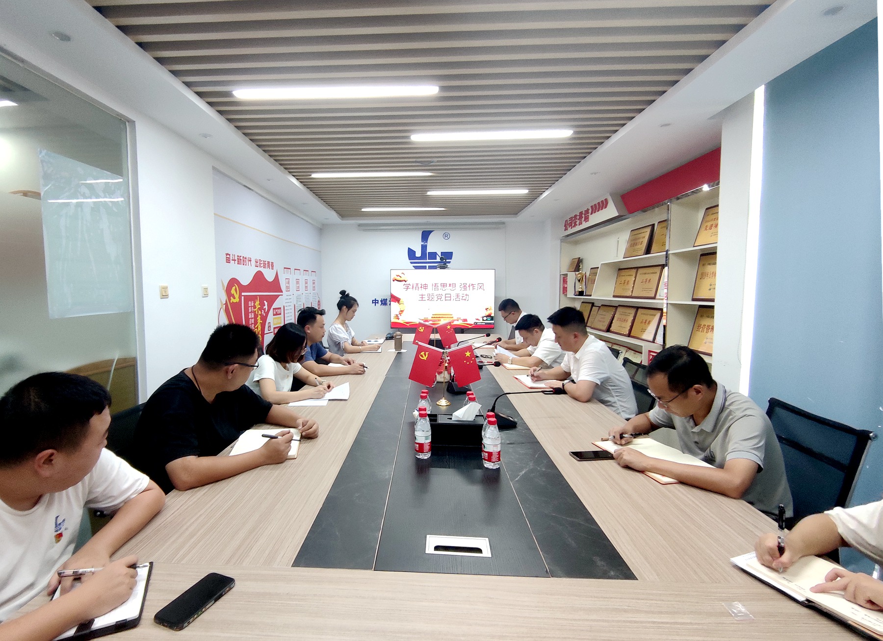 珠海分公司黨支部開展“學(xué)精神 悟思想 強(qiáng)作風(fēng)”主題黨日活動(dòng) 1.jpg