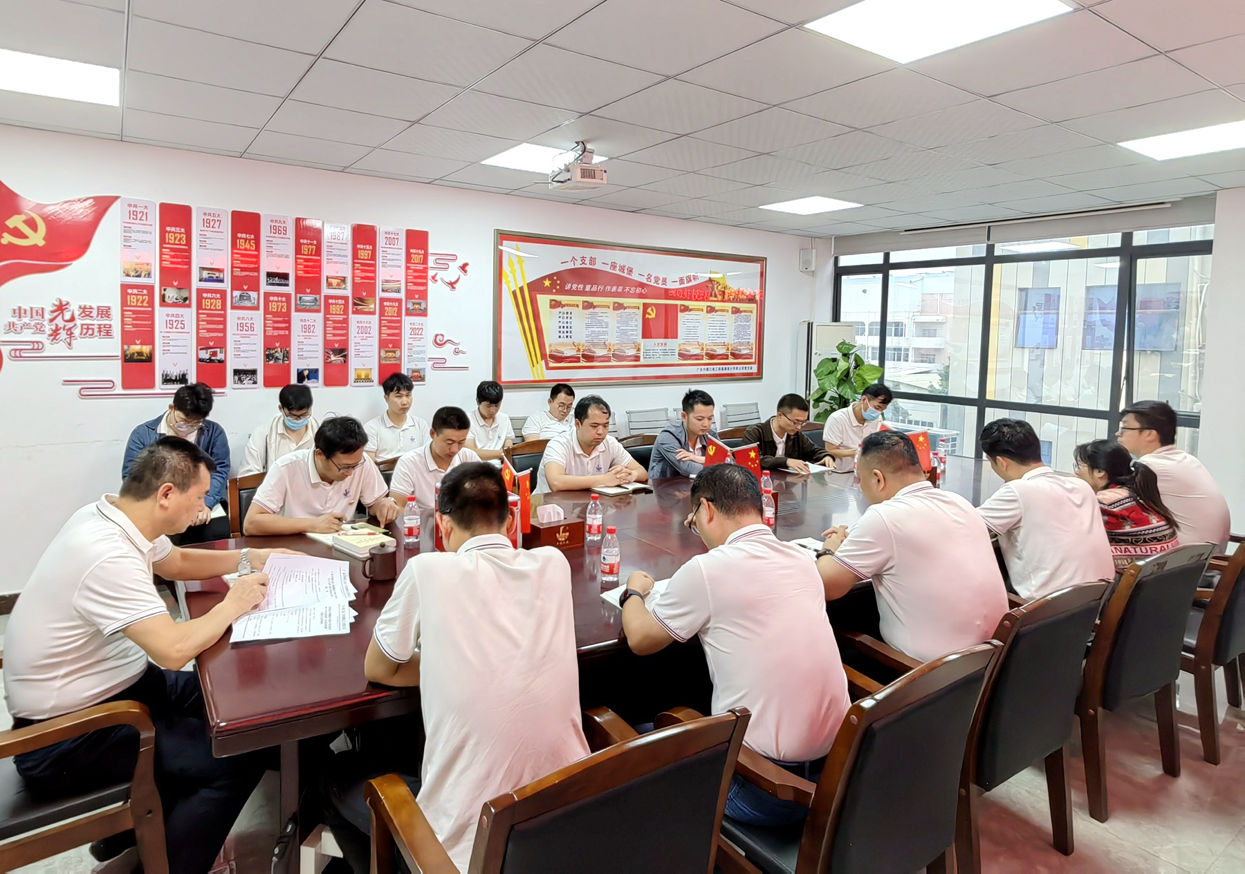 勘測公司開展“學(xué)習(xí)身邊好榜樣，立足崗位做貢獻”主題黨日活動2.jpg